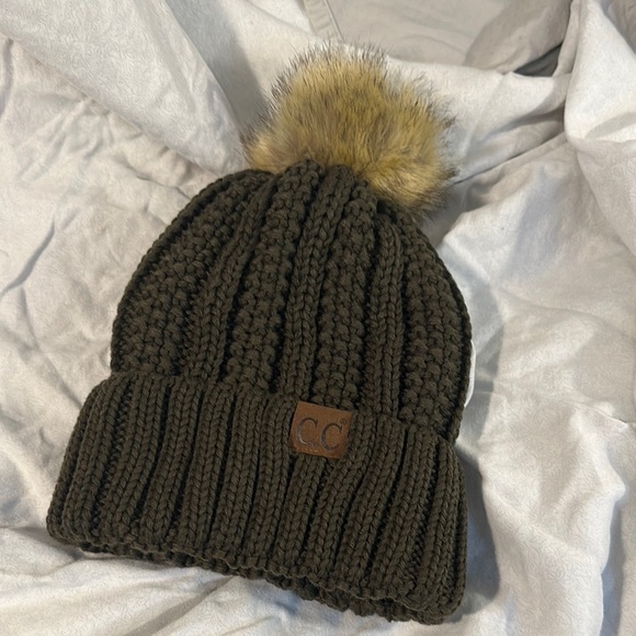 CC Boutique Accessories - Ladies CC lined sweater knit toboggan with faux fur pompom